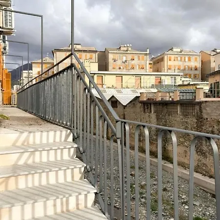 Quadrilocale In Via Chiaravagna Genova